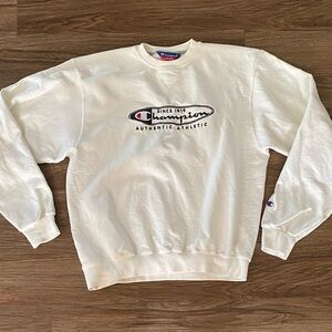 Vintage 90’s champion reverse weave embroidered cotton blend sweatshirt. Sz M